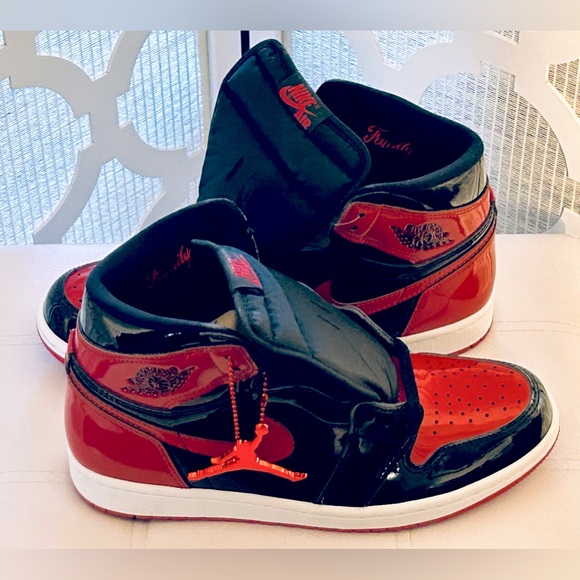 NEW Nike Air Jordan 1 Retro High Tops Sneakers Basketball Size 8 Black Red main image 11